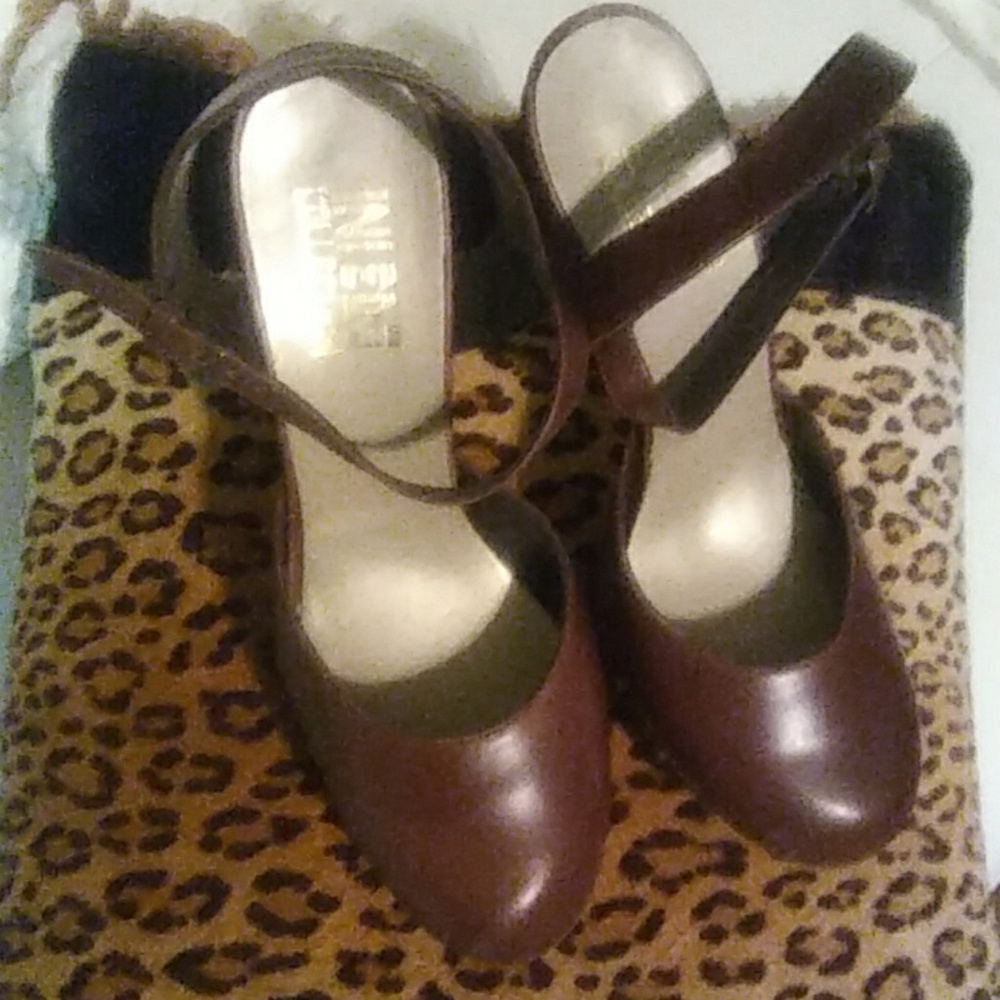Shoes - Picture 2 of 3